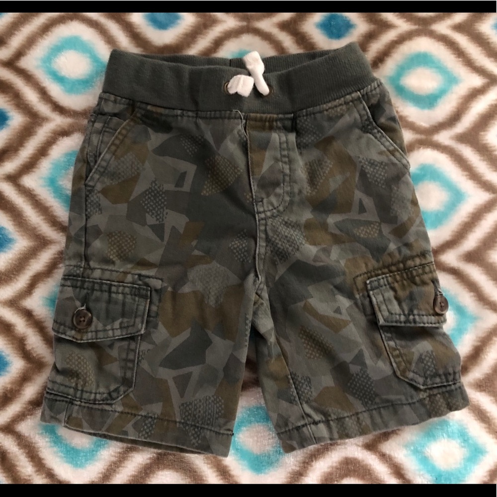 Cat & Jack 3T Camo cargo shorts. Great condition